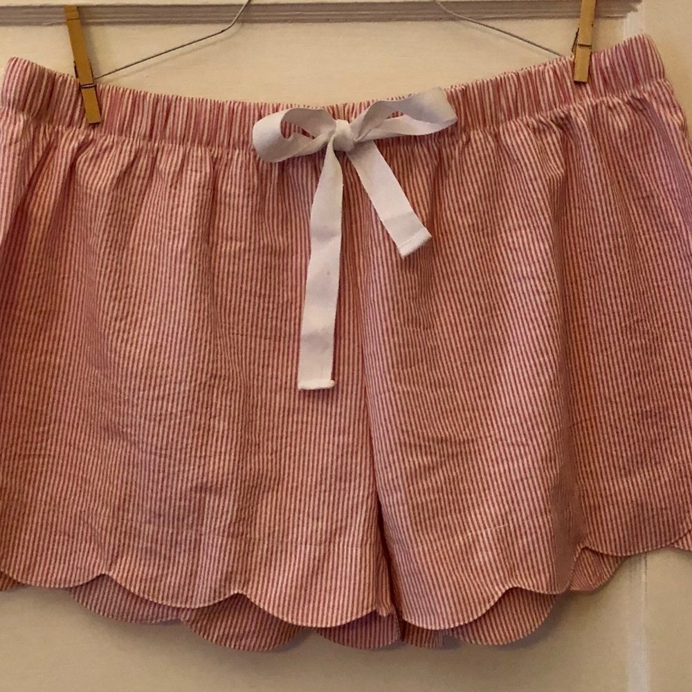 A1  Seersucker Scallop Hem Shorts NWT EllieO